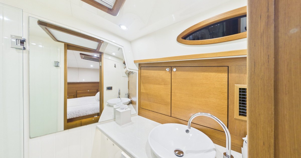 Palm Beach 55 3D tour on YachtWay