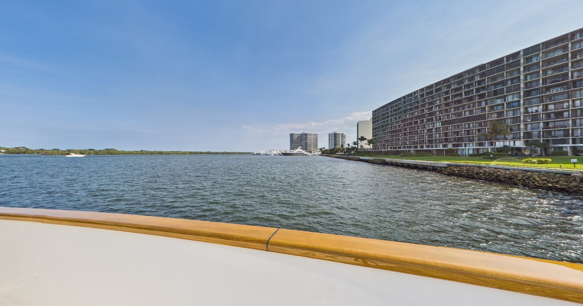Sanlorenzo 112 3D tour on YachtWay