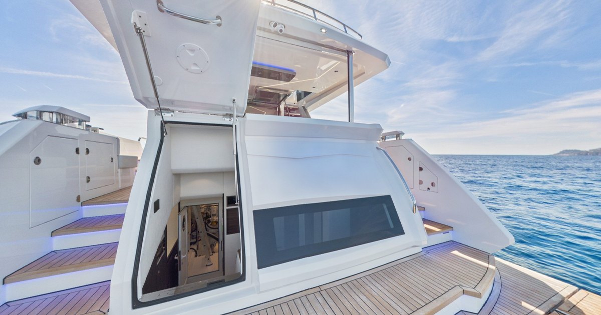 Aicon V70 3D tour on YachtWay